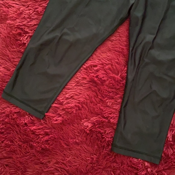 Under Armour compression capris black leggings - Picture 3 of 15